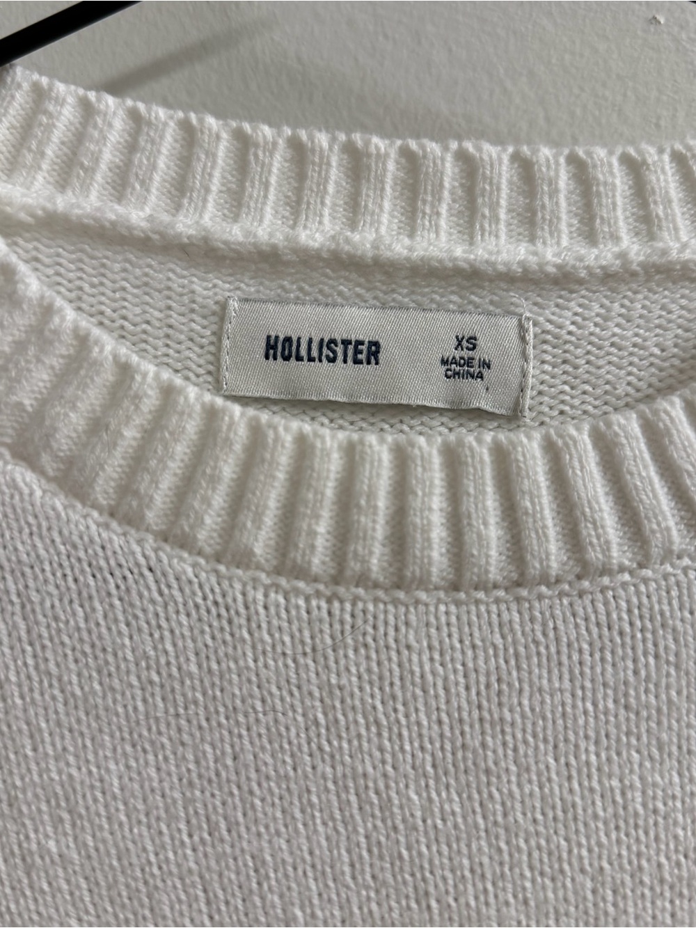 Hollister White Crewneck Sweater with Teddy Bear USA Motif - Picture 4 of 4